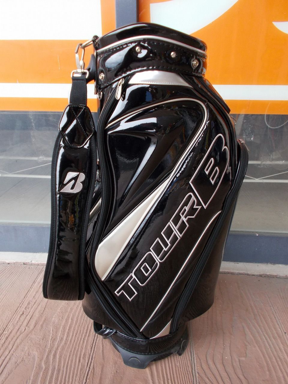 BRIDGESTONE★TOUR B★ブリヂストン★9.5型★エナメル★美品★ 良好☆ BRIDGESTONE TOUR B エナメルキャディバッグ 9.5型 約4.0kg