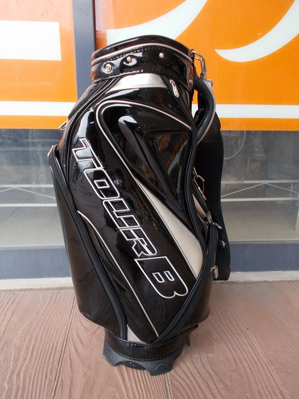 良好☆ BRIDGESTONE TOUR B エナメルキャディバッグ 9.5型 約4.0kg