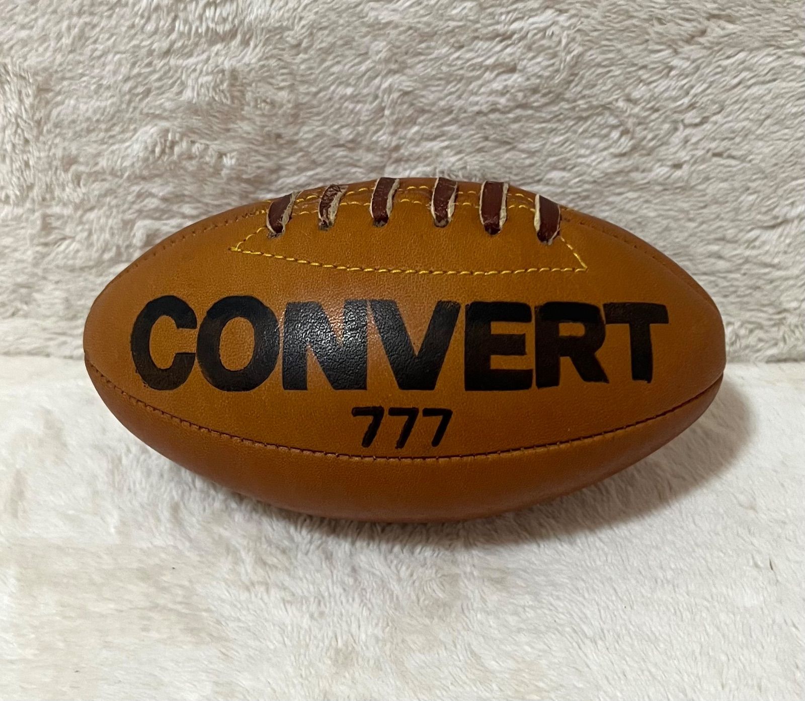 CONVERT 777 レトロ　本革製ラグビーボール　ミニチュア