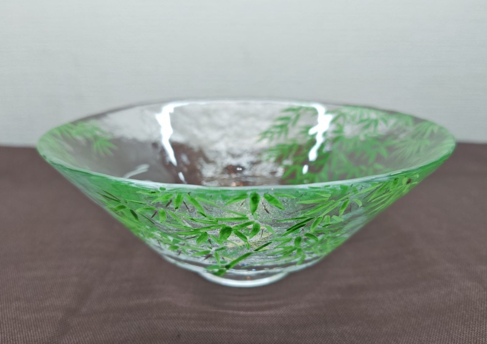 【逢絢亭・新品】茶道具 茶碗 平茶碗 義山 竹林の絵 工芸ガラス 超耐熱ガラス 今岡妙見 紙箱入り