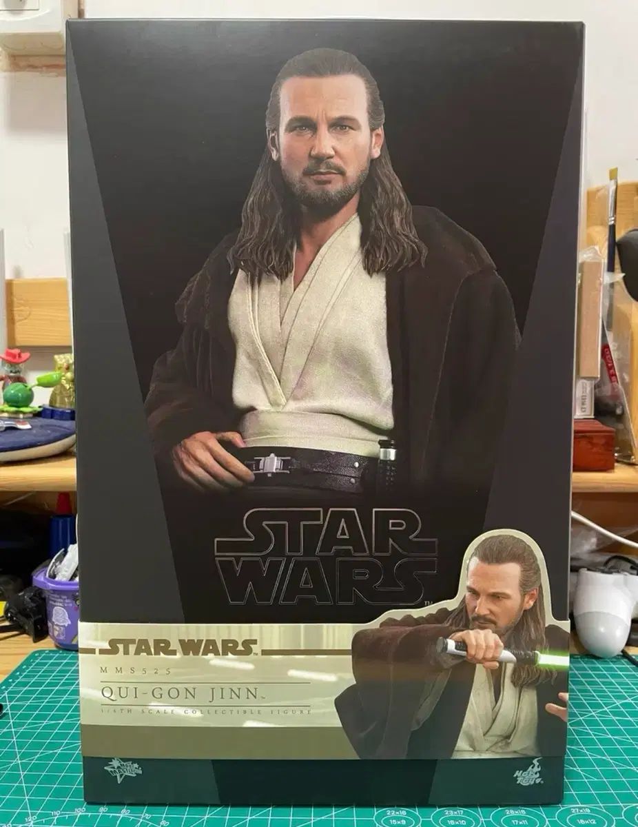 ホットトイズ スター・ウォーズ 1/6 プレミアム・フォーマット・フィギュア クワイ=ゴン・ジン