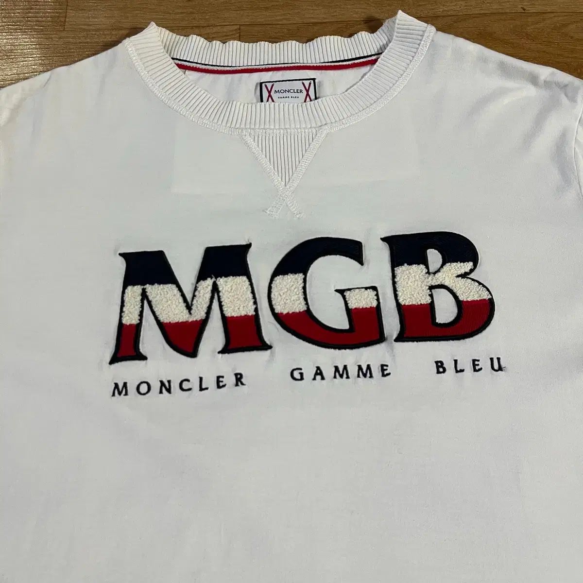 95 モンクレール ガンマブルー ワッペン クロップド 半袖Tシャツ 
