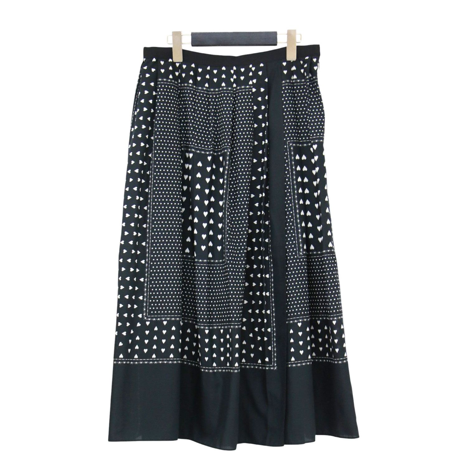 sacai luck サカイラック スカート ブラック 黒 サイズ:2(M) | ハート ドット ラップ風 フレアスカート | ミディ丈 Aライン スカーフ柄 | ボトムス 日本製【レディース】【中古】