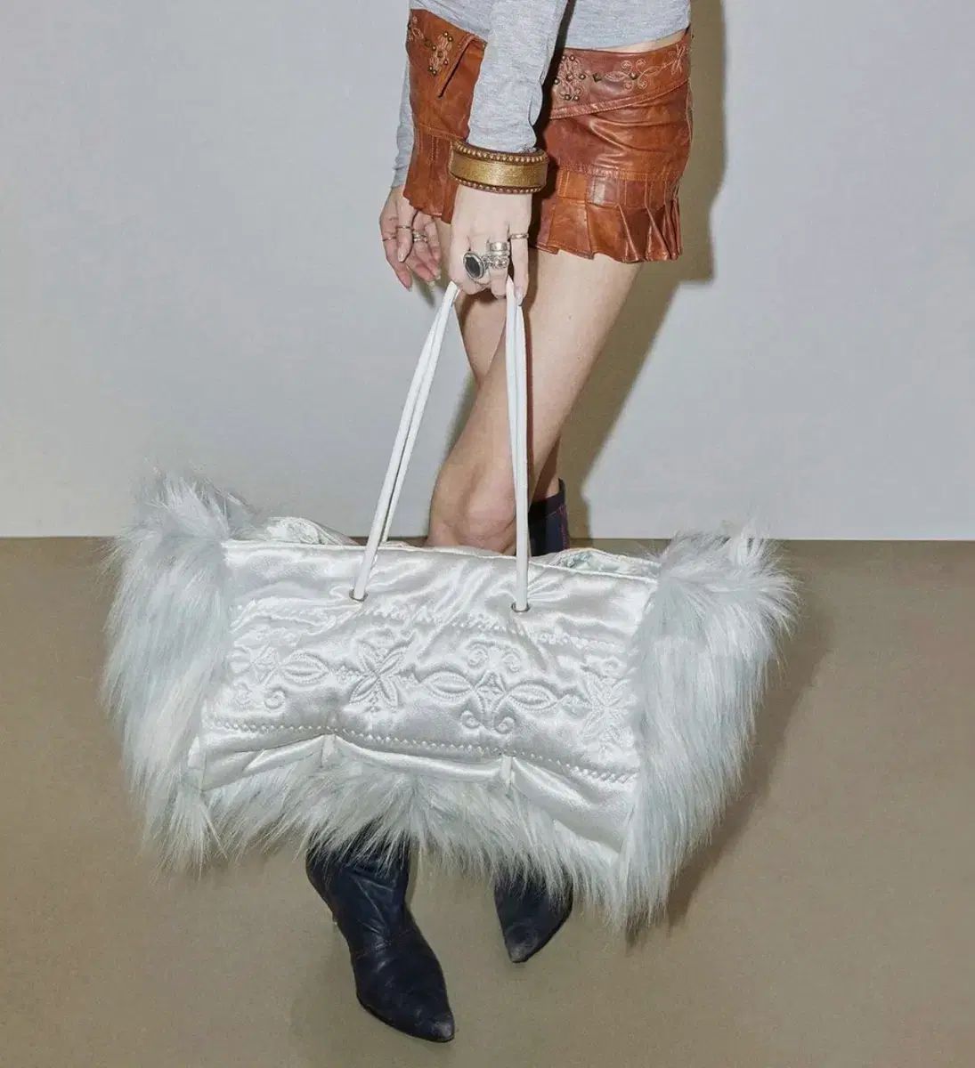 SCULPTOR フラッフィー サテンバッグ 白 アイスグレー Fluffy Slouchy S