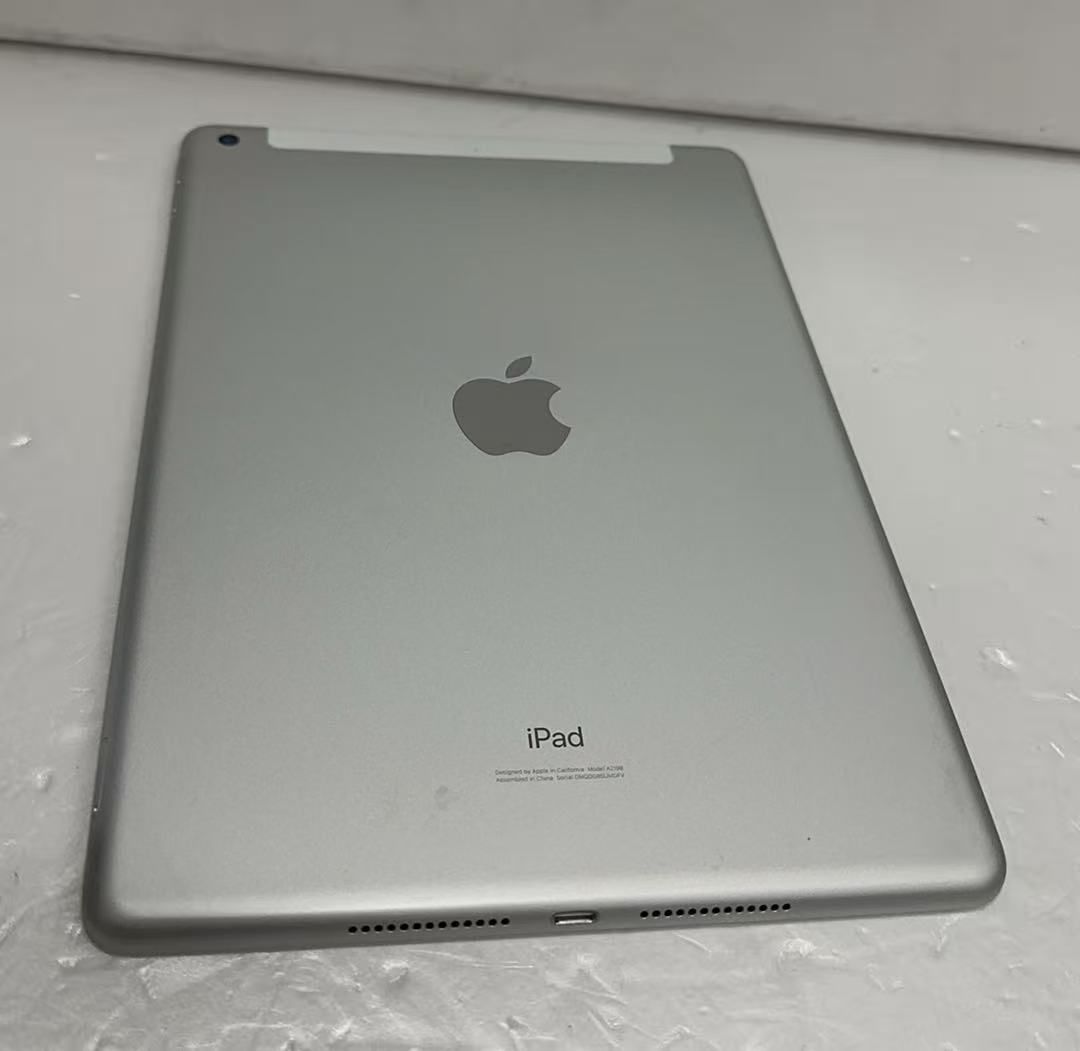 iPad 第7世代 32GB Cellular シルバー 中古 - メルカリ
