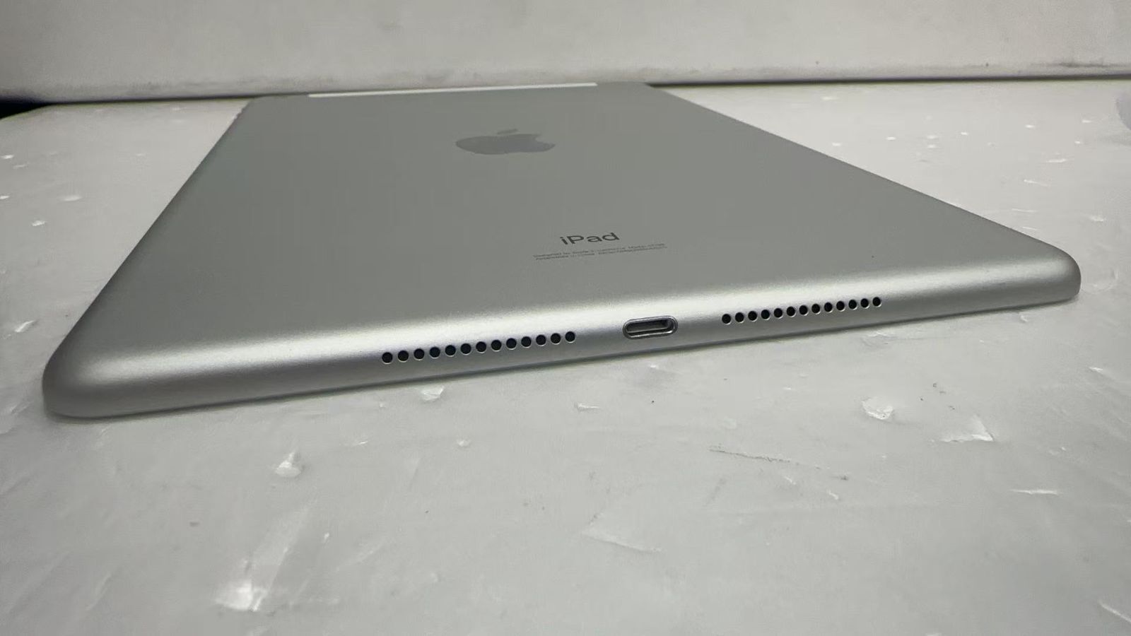 iPad 第7世代 32GB Cellular シルバー 中古 - メルカリ