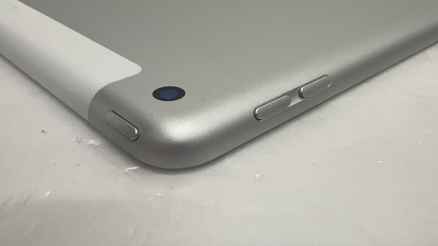 iPad 第7世代 32GB Cellular シルバー 中古 - メルカリ