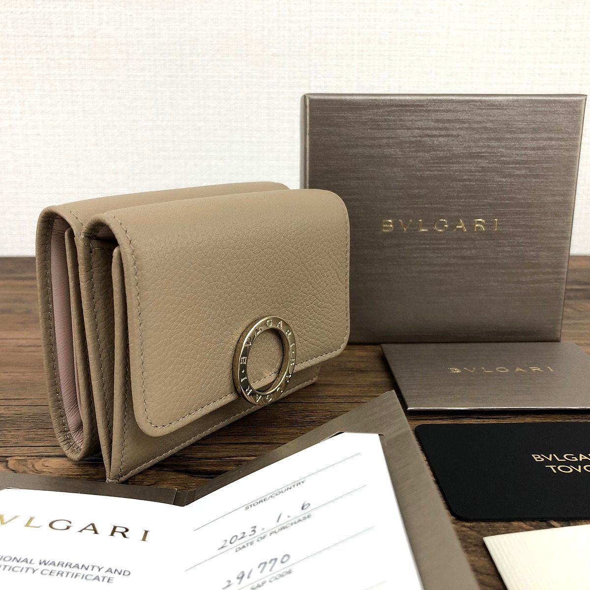 未使用品 BVLGARI コンパクトウォレット 291770 グレージュ 箱付き 43