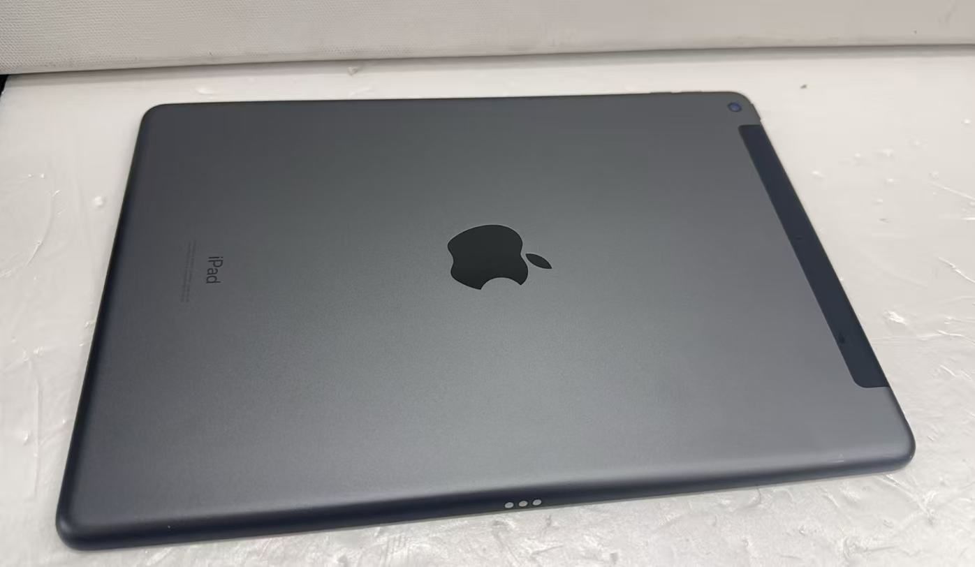 iPad 第7世代 32GB Cellular スペースグレイ - メルカリ
