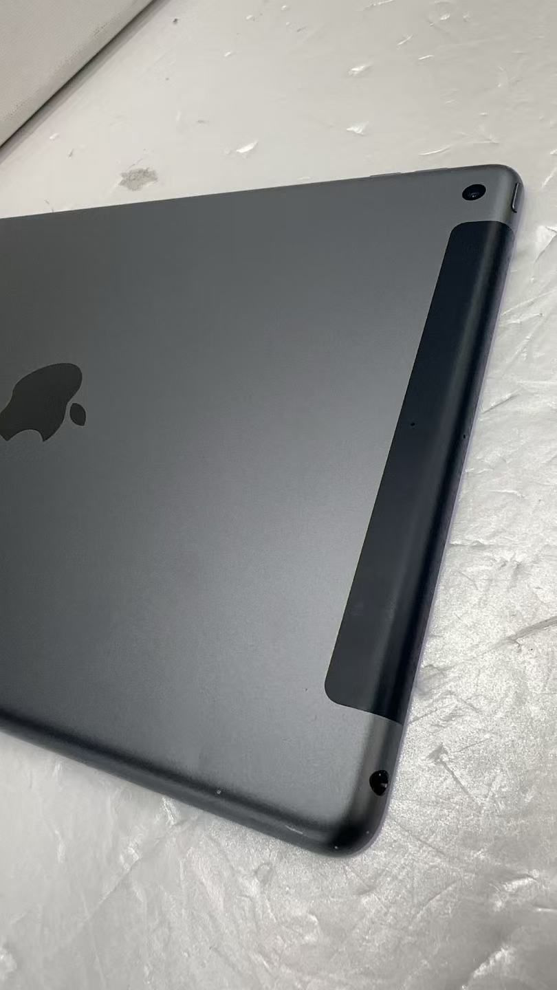 iPad 第7世代 32GB Cellular スペースグレイ - メルカリ