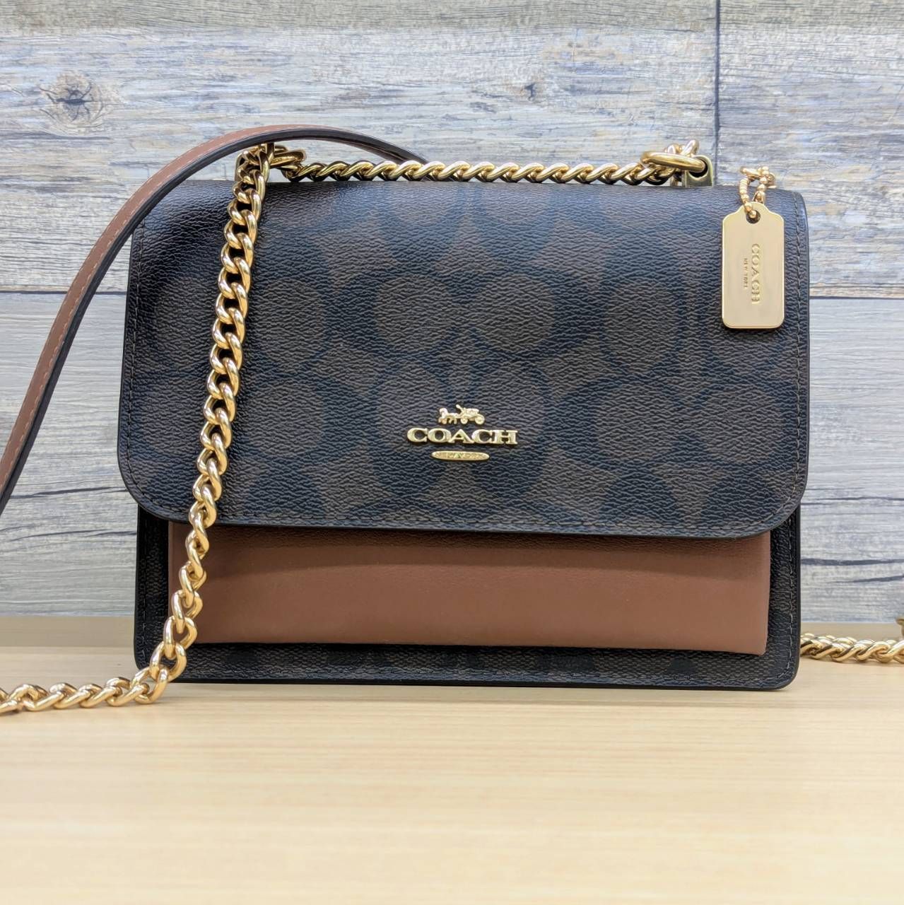 【亘】美品 18cm フラップ チェーンショルダーバッグ ミニ クレア クロスボディ・シグネチャー キャンバス C9946【8525MO】E28