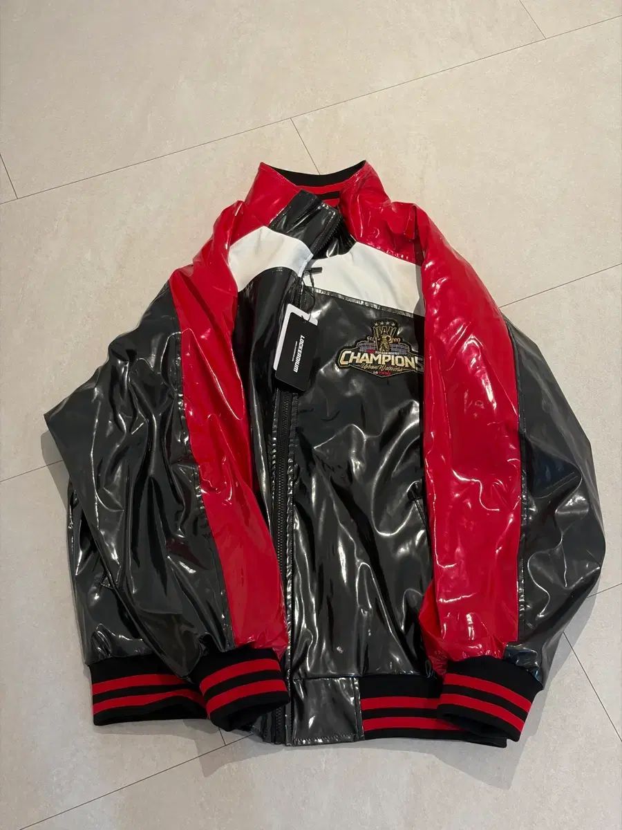 LGツインズ 光沢 ジャケット アウター Lサイズ 新品