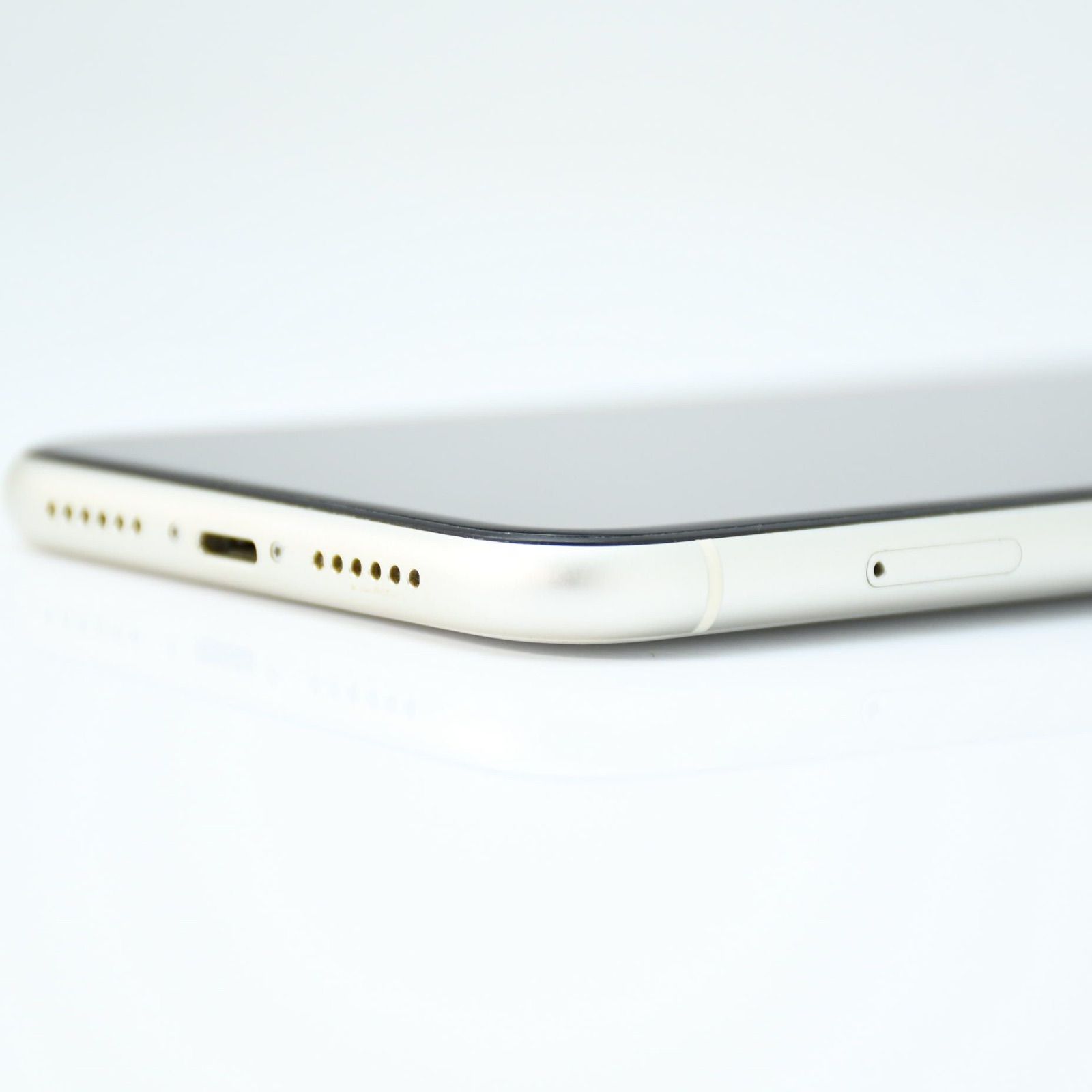 純正バッテリー最大容量81％】SIMフリー iPhone11 64GB ホワイト