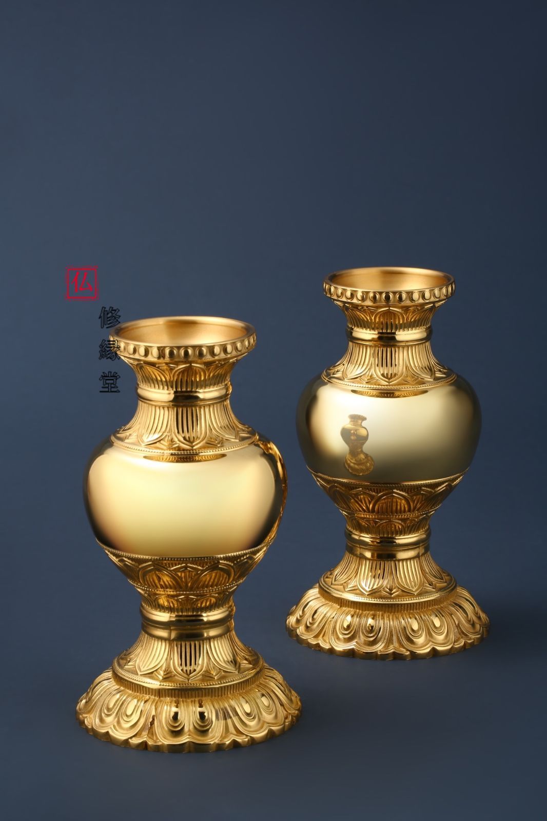 【修縁堂】密教法具古美術品 真言宗 法器 筋雕り型蓮華花瓶一対