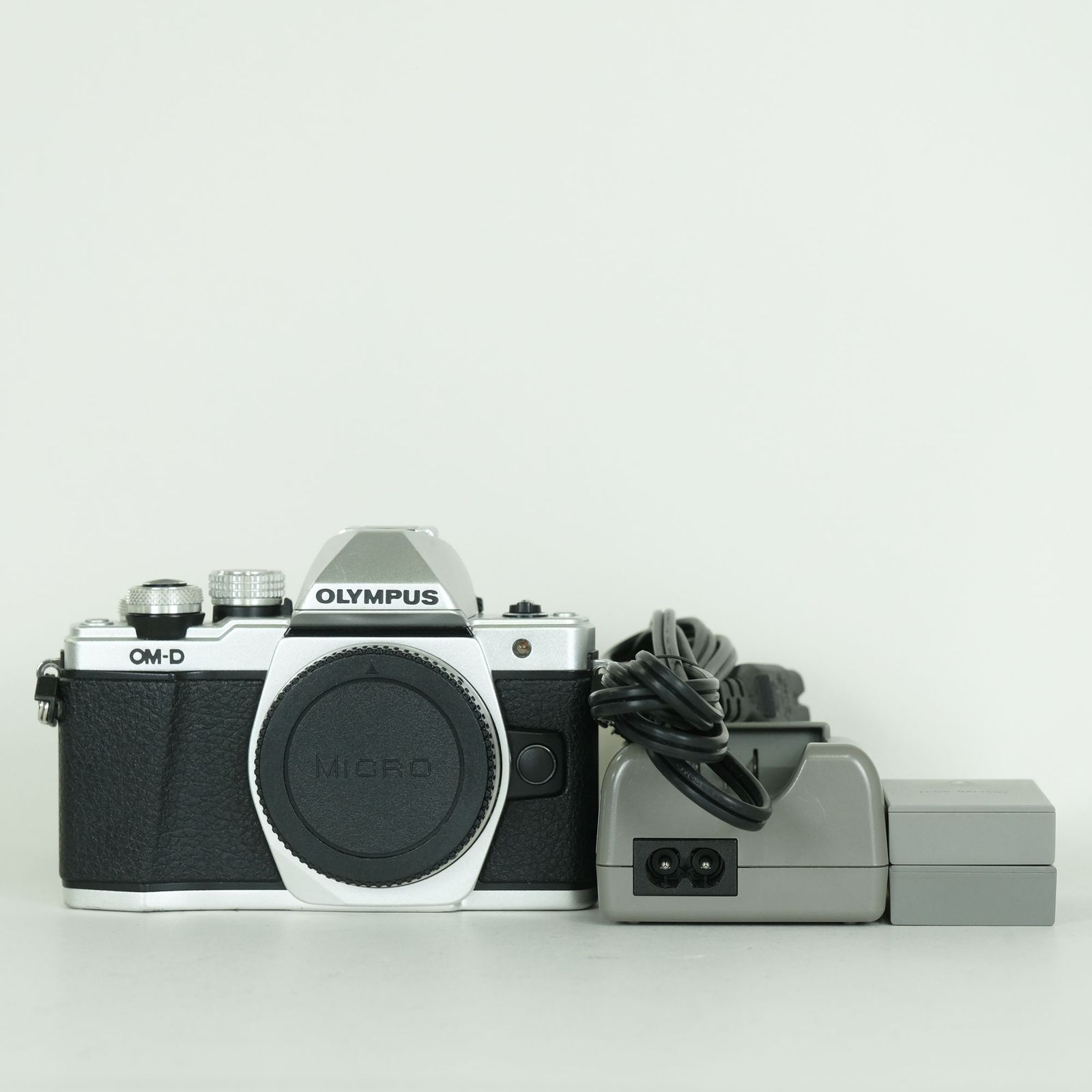 [難あり品 | シャッター数14,153回] OLYMPUS OM-D E-M10 Mark II [ボディ シルバー] | マイクロフォーサーズマウント