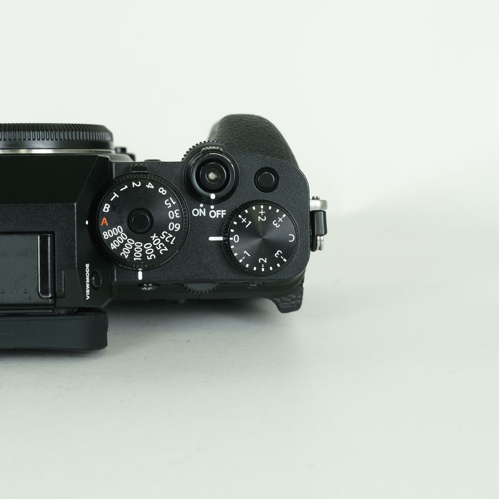 良品 | シャッター数2,540回｜バッテリー2個付] FUJIFILM X-T4 [ボディ