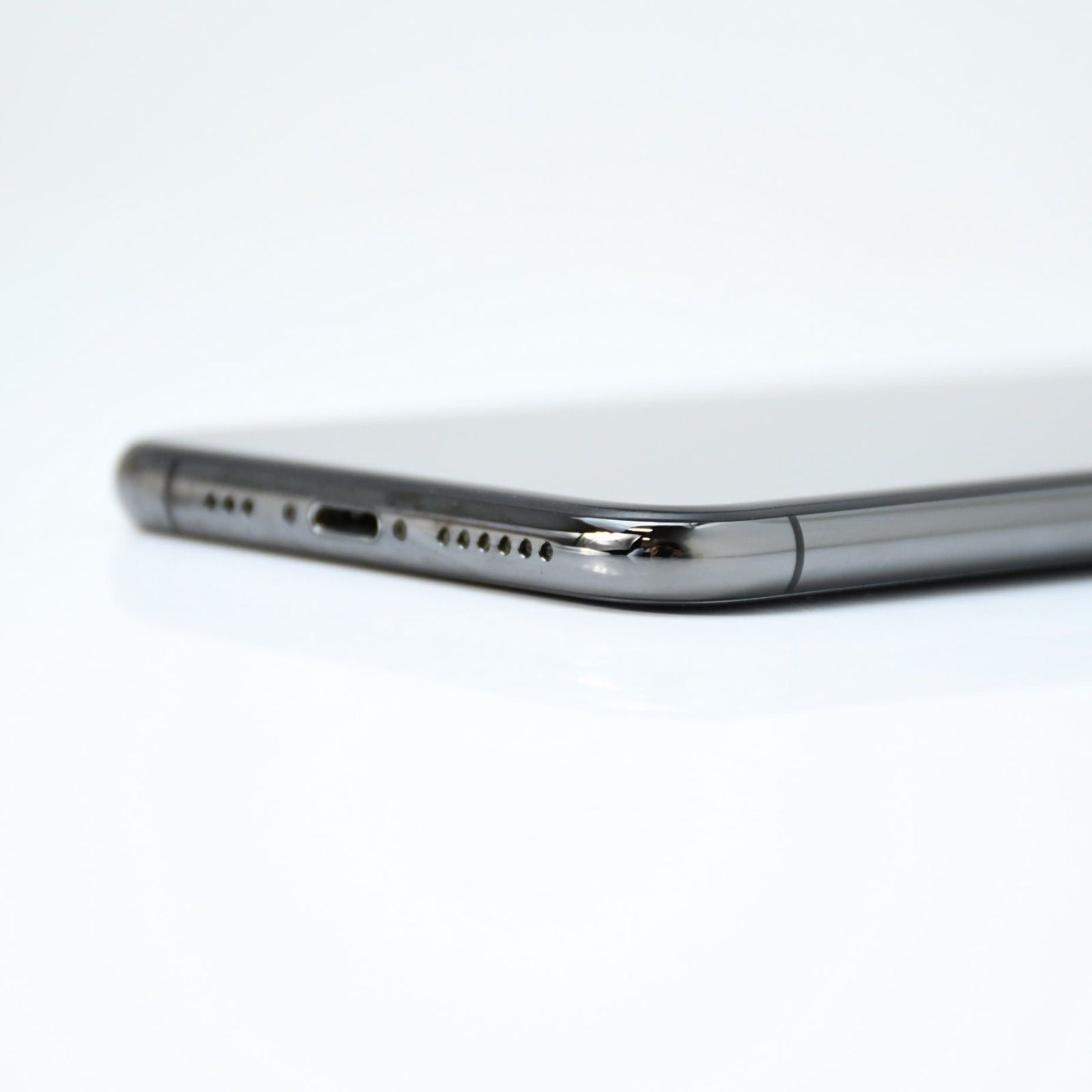 液晶美品＊純正バッテリー83％】SIMフリー iPhone XS 64GB スペース