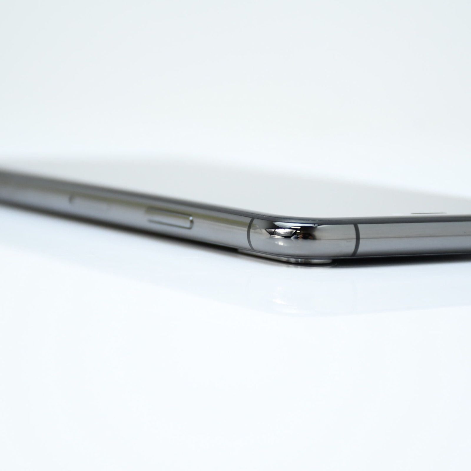 液晶美品＊純正バッテリー83％】SIMフリー iPhone XS 64GB スペース