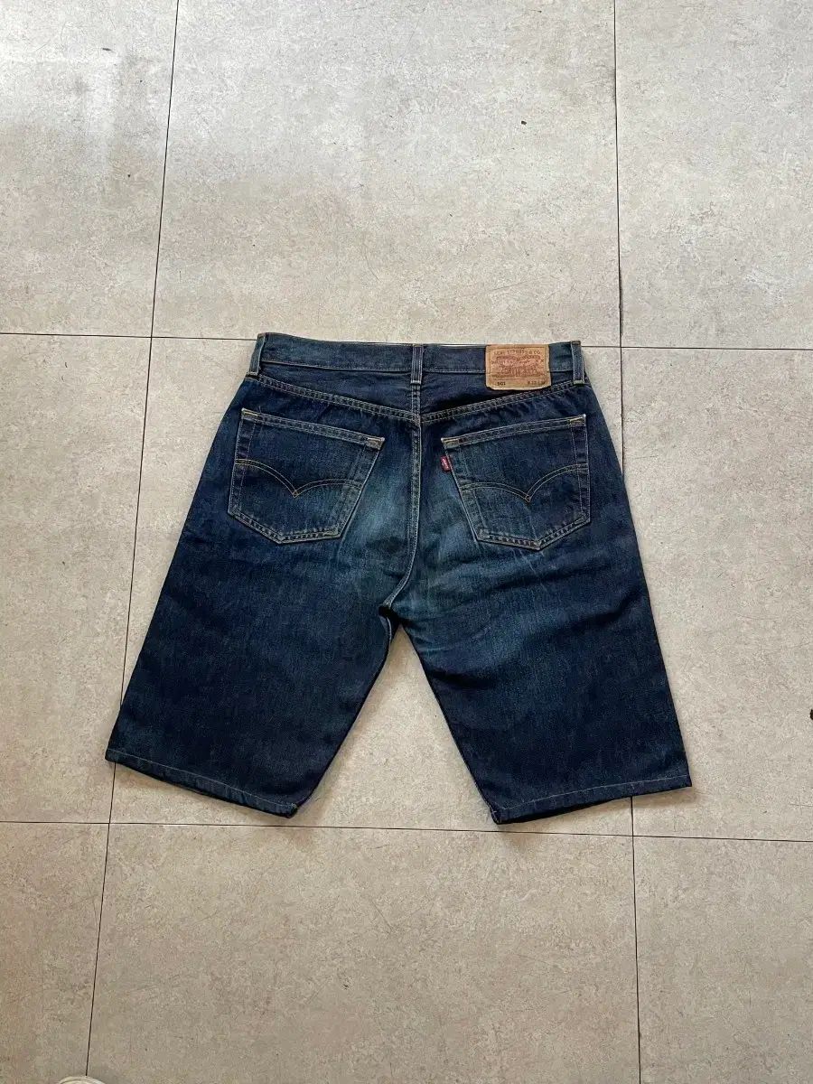 リーバイス 501 カットオフ ハーフパンツ(33) 7,202円