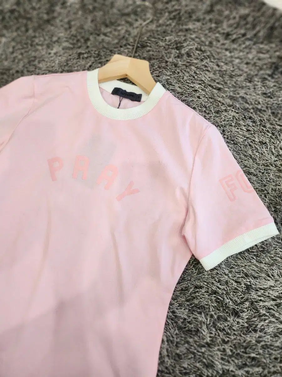 G FORE(ジーフォア) ピンク Pray For Tシャツ