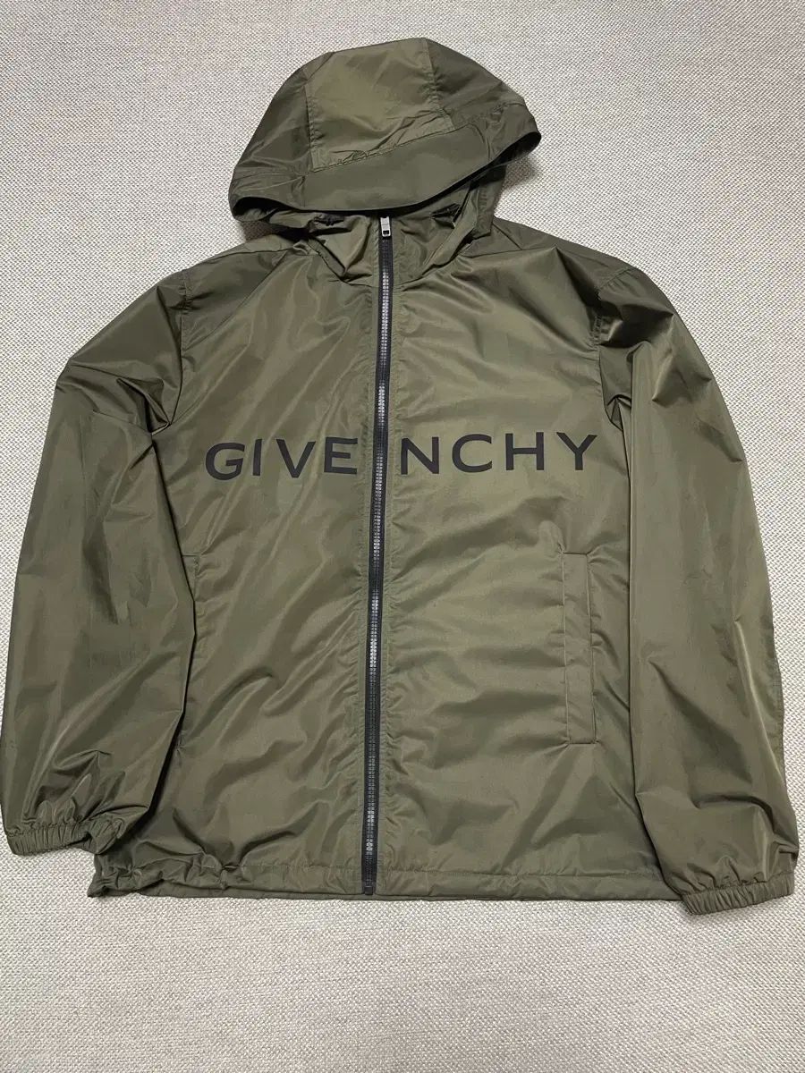 値下げたくさん可能 正規品 Givenchy ジバンシィ WHO ウィンドブレーカー ジャケット 100 56,654円
