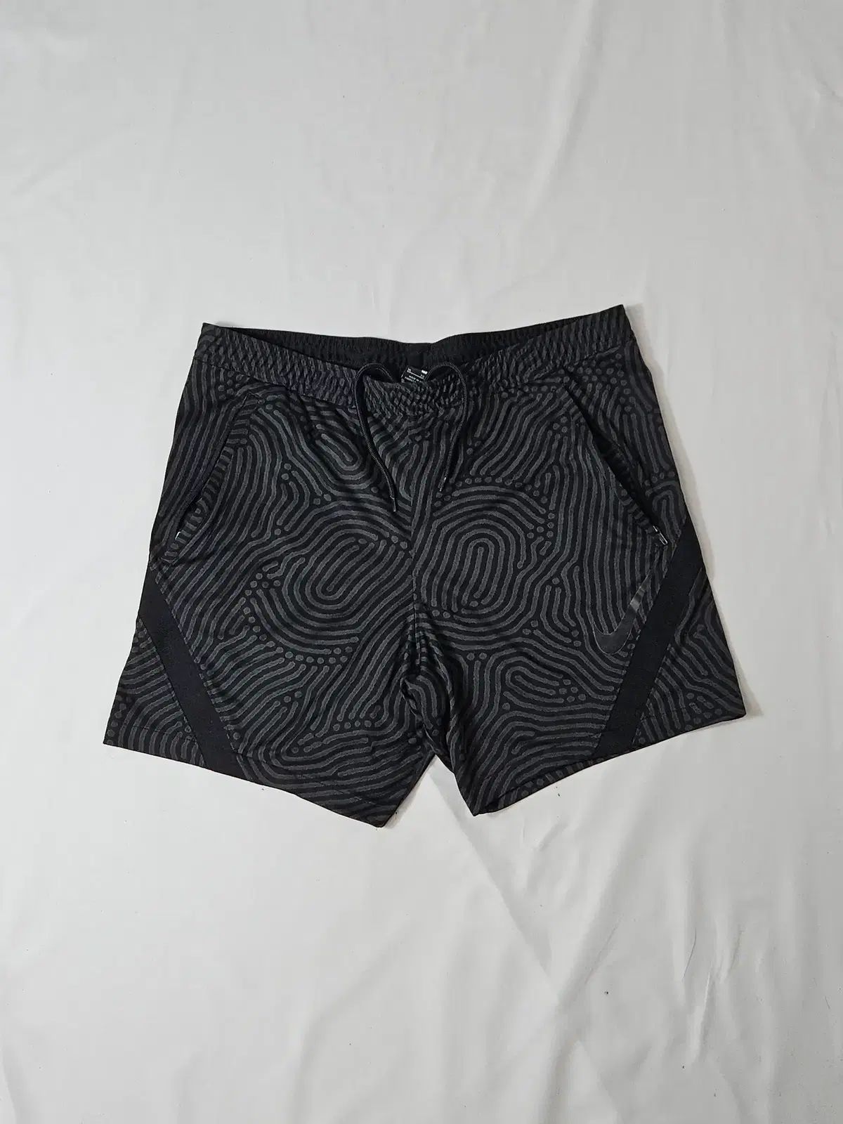 ナイキ ドライフィット ストライプ ショーツ ショートパンツ ハーフパンツ ランニング XL