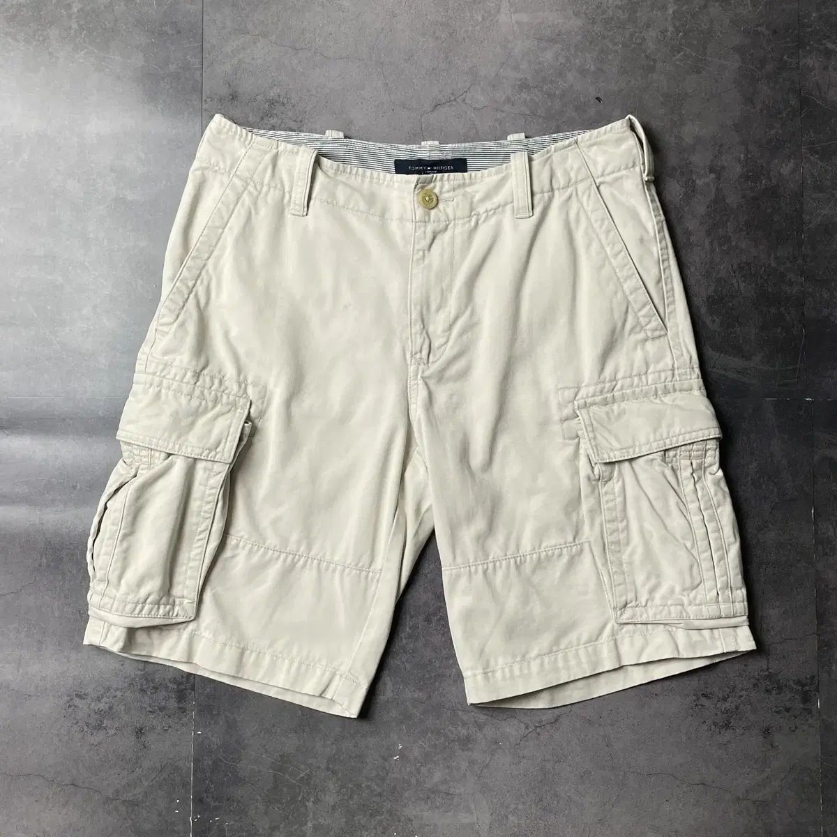 TOMMY HILFIGER トミーヒルフィガー アイボリー カーゴ ハーフパンツ A01083