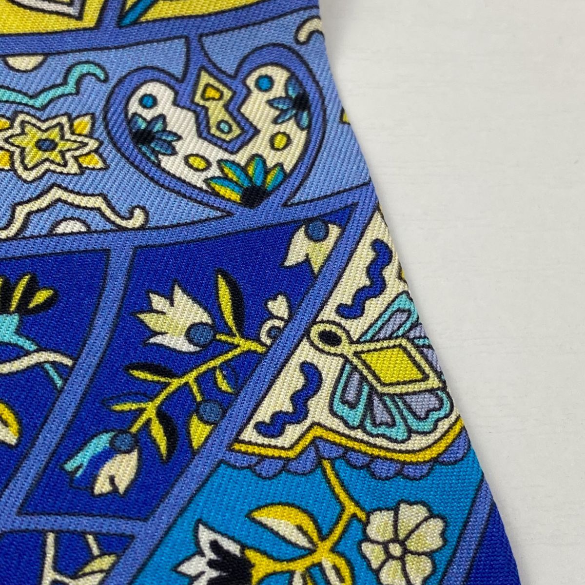 5572 HERMES エルメス ツイリー スカーフ 花咲く鳥たちの国で Au Pays