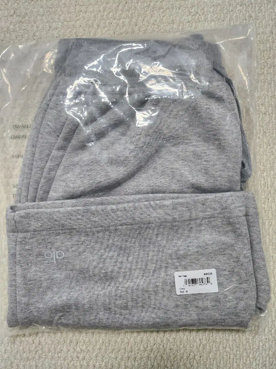 アロヨガ グレー ハーフパンツ 新品