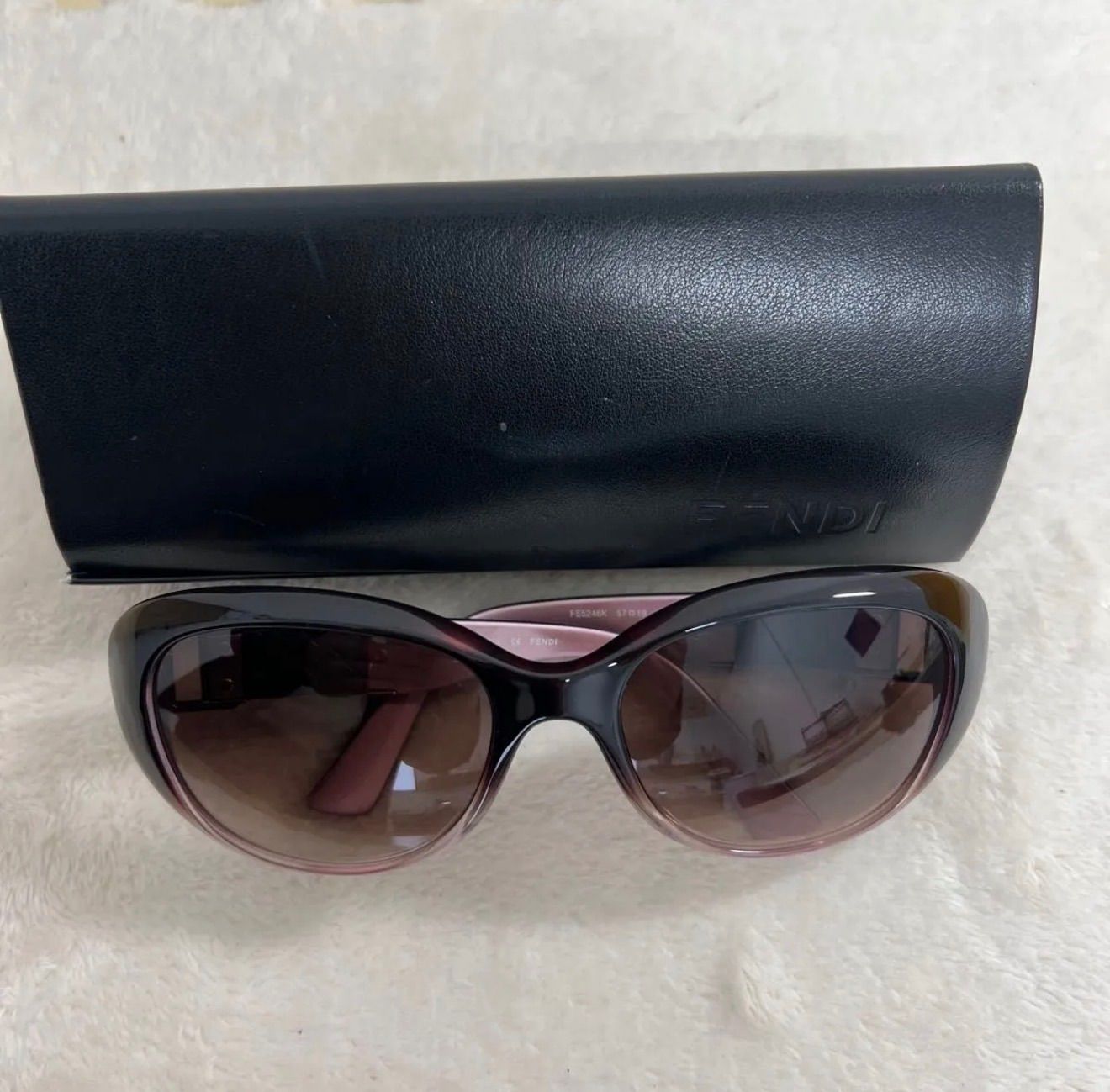 FENDI フェンディ サングラス FS5246K 57□19 ケース・箱・ギャランティ付き