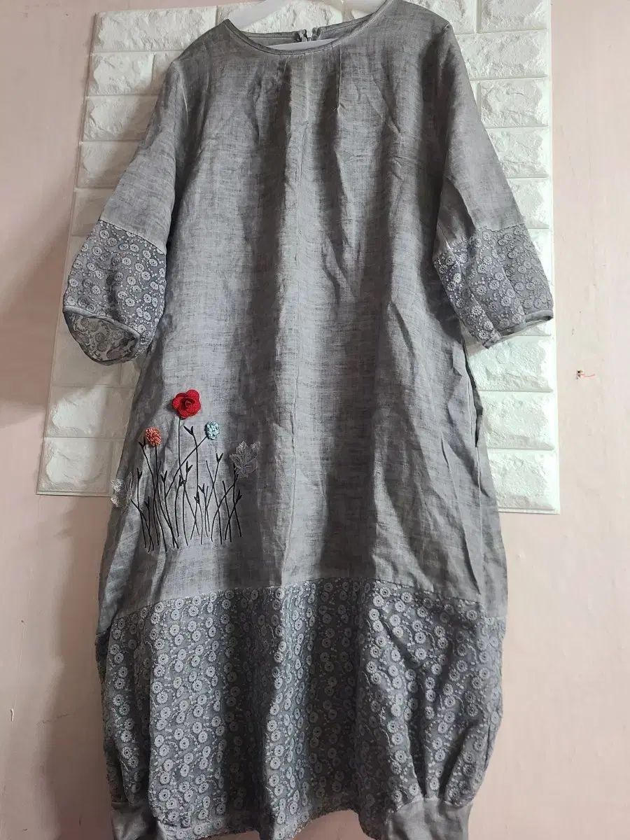 LYNN リネン 刺繍 花 ONE PIECE (66-77)