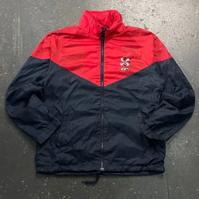 105 NIKE ナイキ ウィンドランナー ウィンドブレーカー