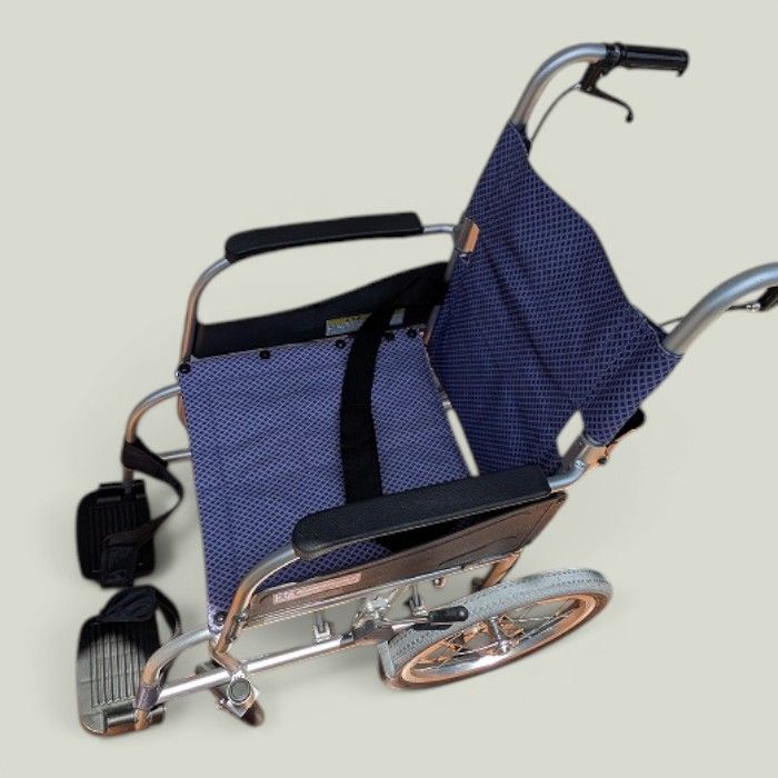 送料無料　介助用 軽量車椅子 ふわりす KF16-40SB　km-26-0525-09