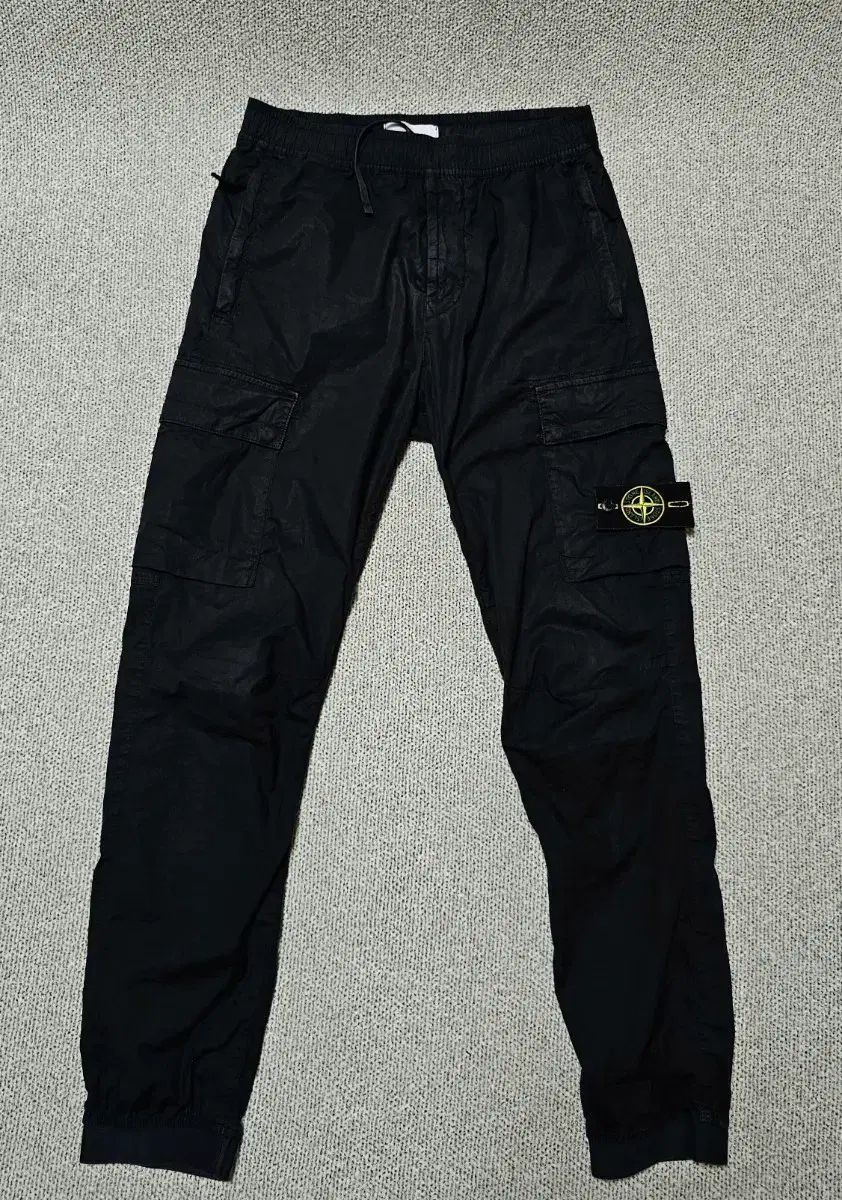 W30サイズ STONE ISLAND ストーンアイランド ブラック ワッペン カーゴ ジョガーパンツ