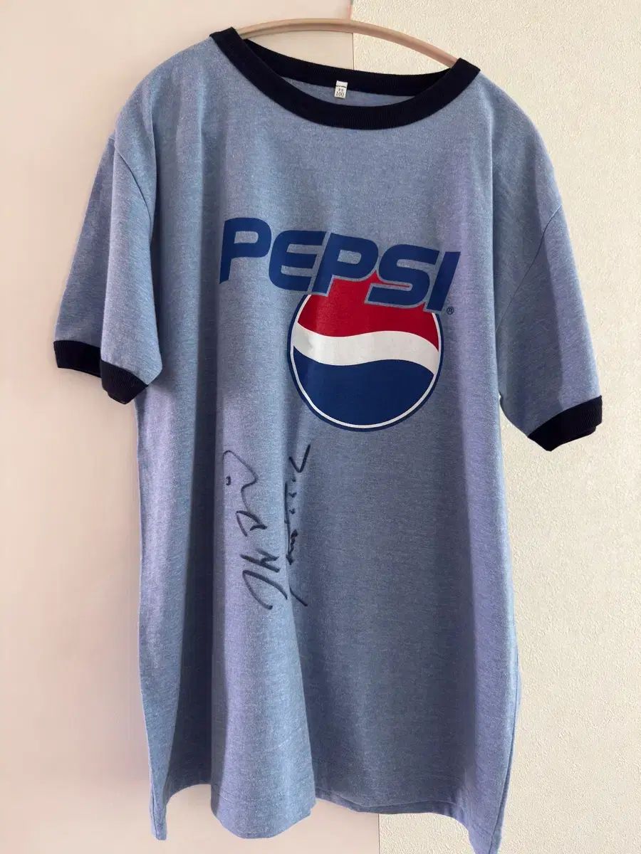 ユ・ヨルの音楽アルバム PEPSI Tシャツ（サイン入り）
