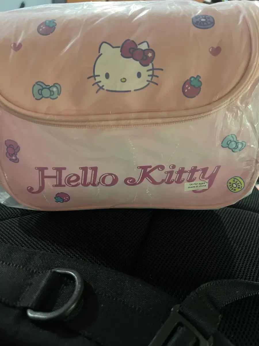 ハローキティ ピンク色 ポーチ バッグ