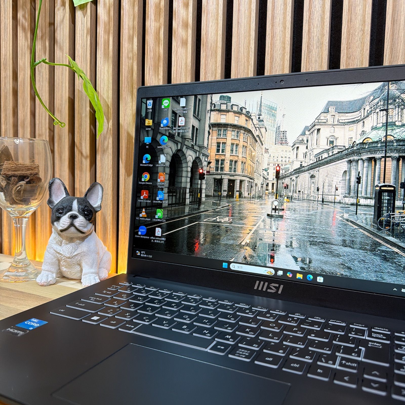 公式ショップ限定価格❣️/ 極美品《新型2023年発売》MSI Modern 15