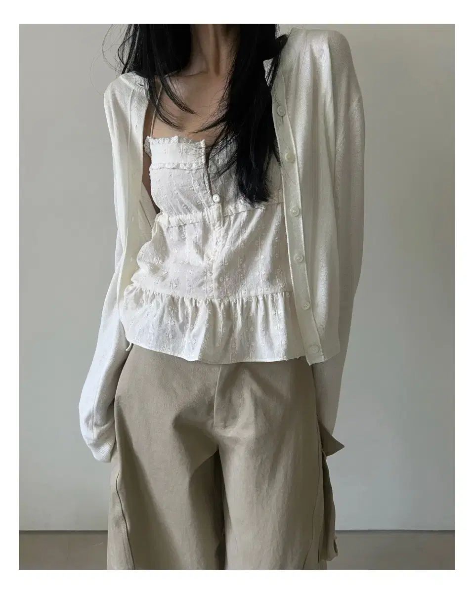 LE OVE 르오브 OF デイジー ブラウス - クリームCOLOR (新品)