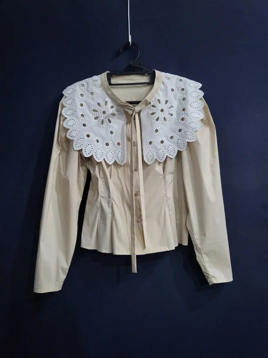 JS NEW YORK BIG レース タイ ブラウス (新品)