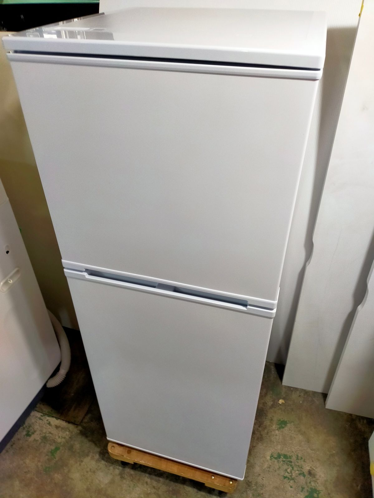 生活家電 アビテラックス ノンフロン冷凍冷蔵庫 2024年製 AR-131 K