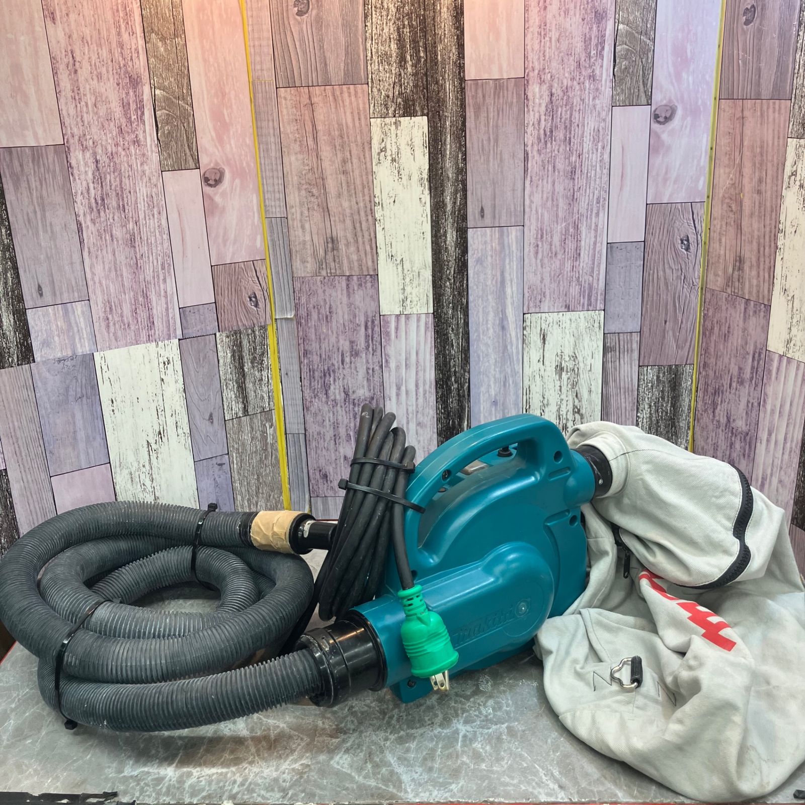 ☆マキタ(makita) 小型集じん機 乾式 450(P) 集じん袋、ホース付き