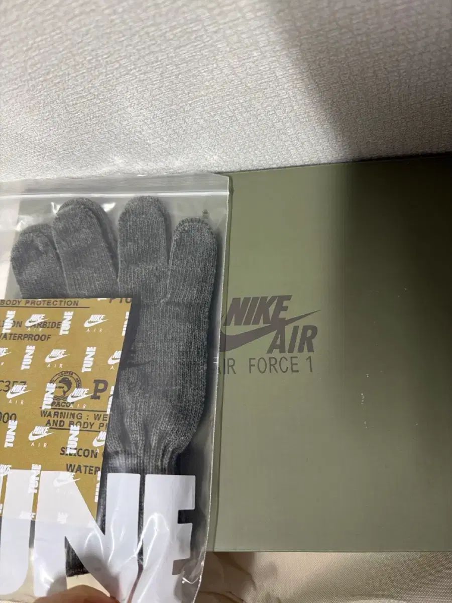 튠 エアフォース 新品 275