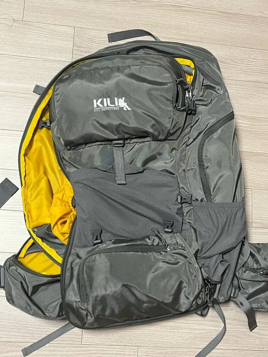 キリーボヘミアン 40L 旅行バックパック