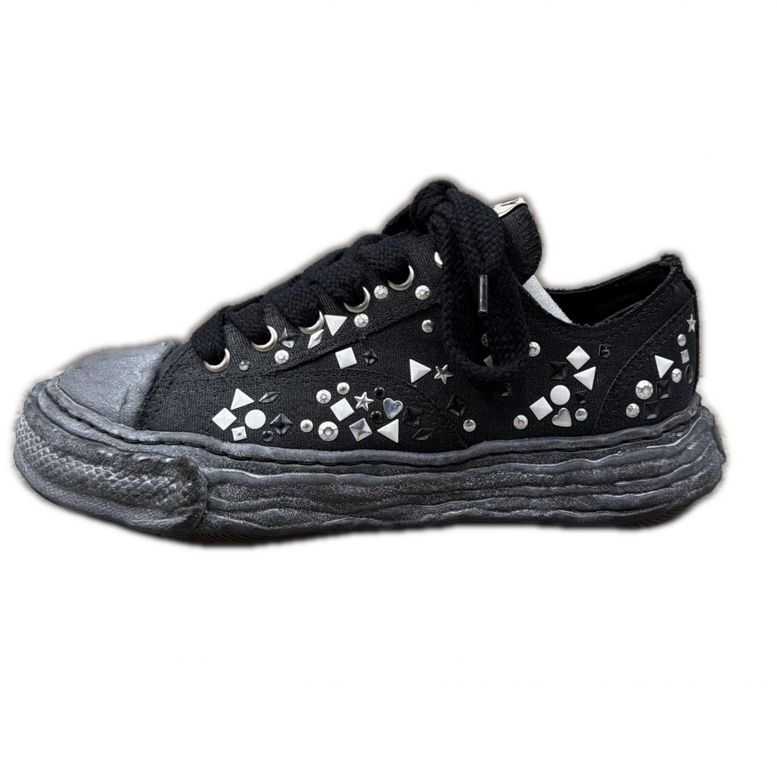 参考上代61600円 未使用 Maison MIHARA YASUHIRO PETERSON23 スタッズ ピーターソン メゾンミハラヤスヒロ A16FW724 ブラック 42 26.5cm （16099M）