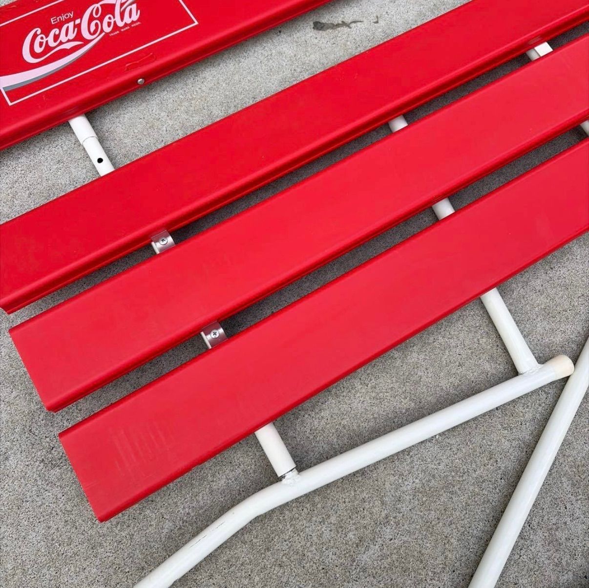 ☆未組立品☆ 希少 コカコーラ Coca-Cola ベンチ 椅子 赤 プラスチック
