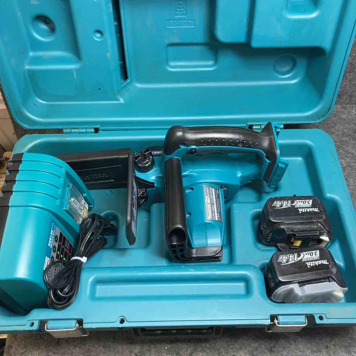 マキタ(makita) 14.4V充電式チェーンソー UC121DRF【桶川店】