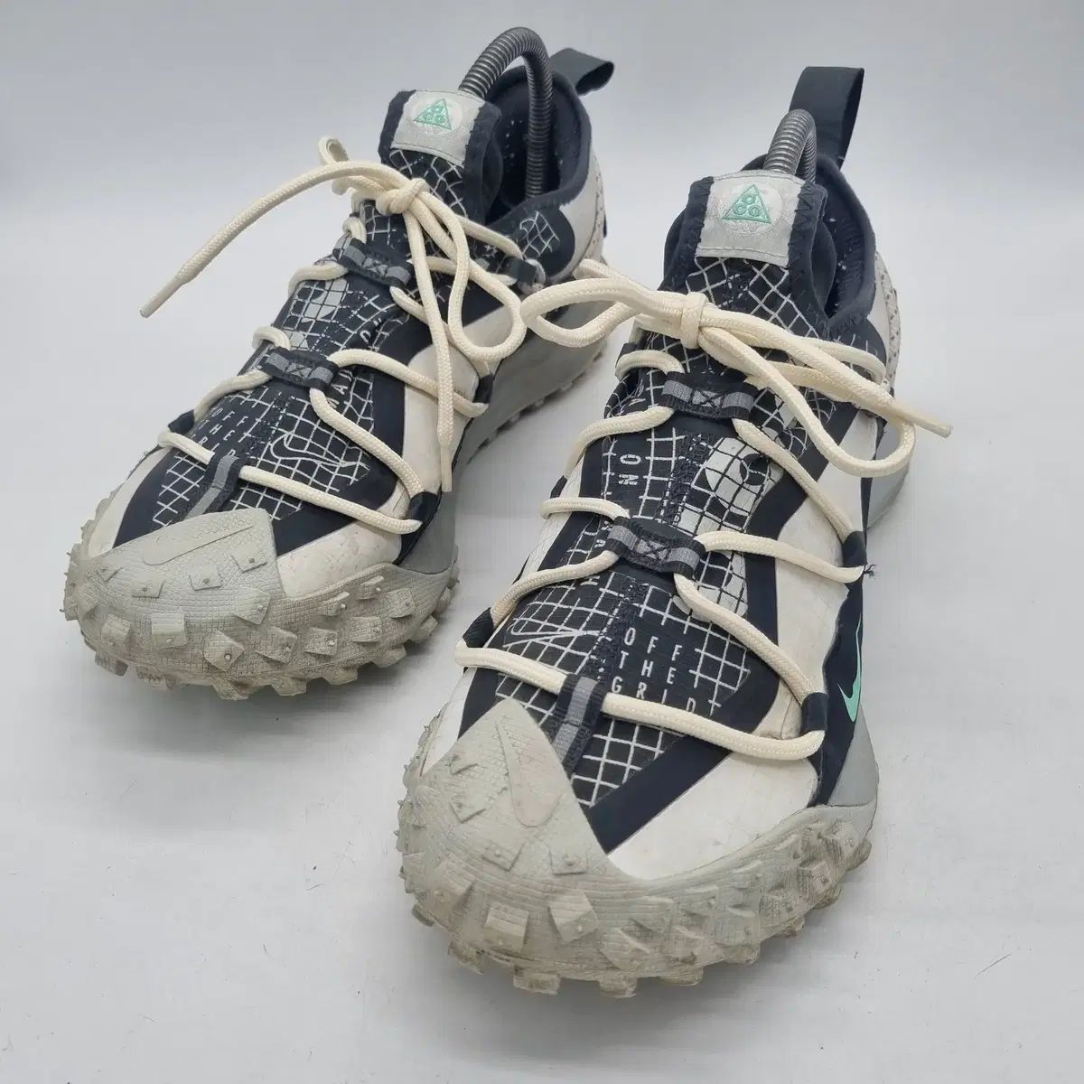 ナイキ ACG マウンテン フライ ロー SE 白 アンド ブラック メンズ 270mm