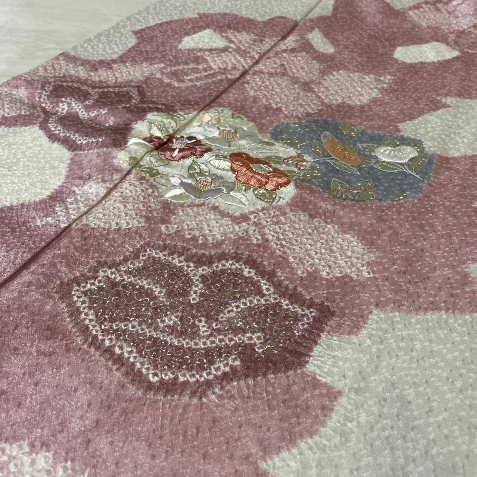 付下げ 裄66 トールサイズ 絞り染めに刺繍の花模様 着物 正絹 X-2793