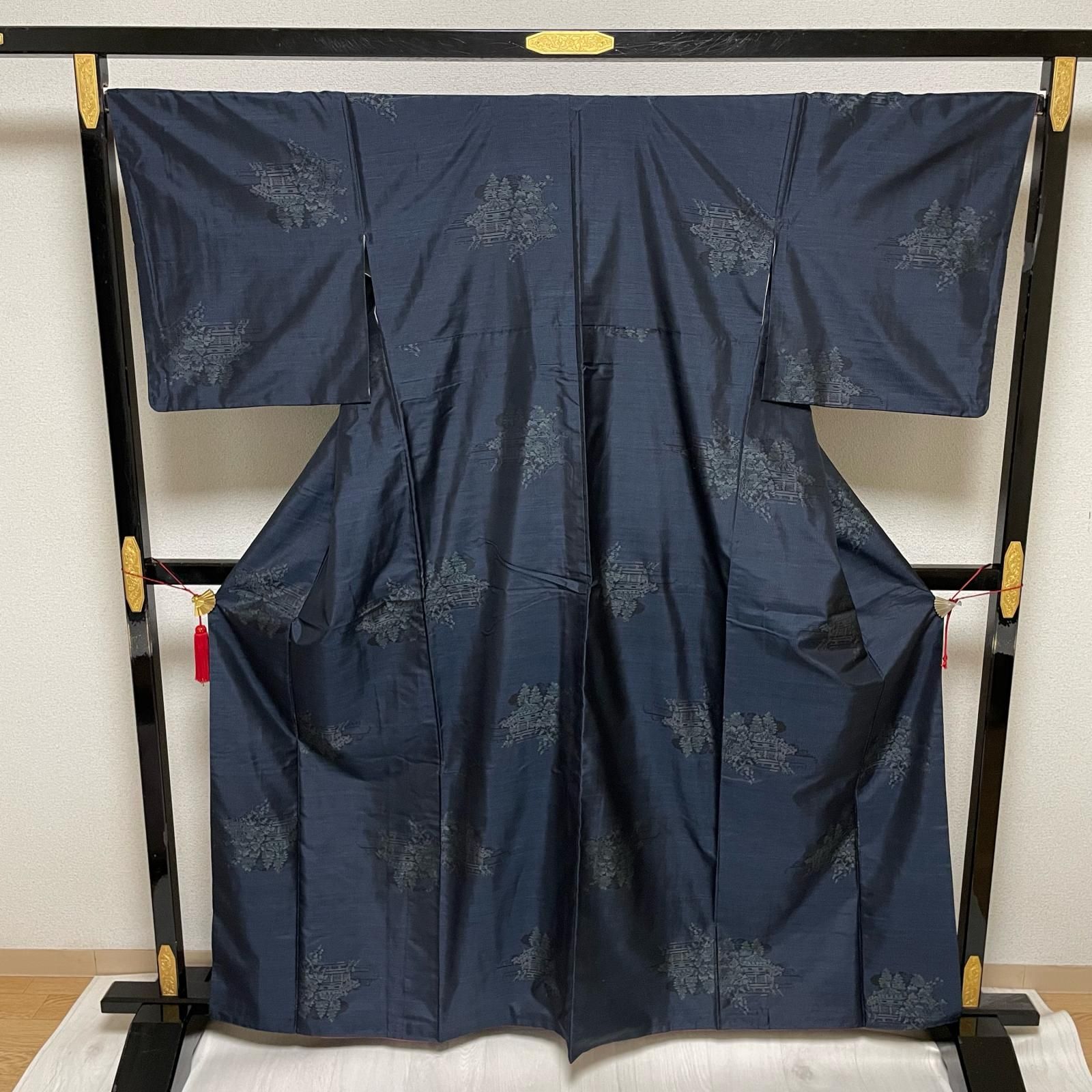 レディース バ*ト様 着物 裄67.5 圧巻の総絣 本場大島紬 上品な絣 U-9893