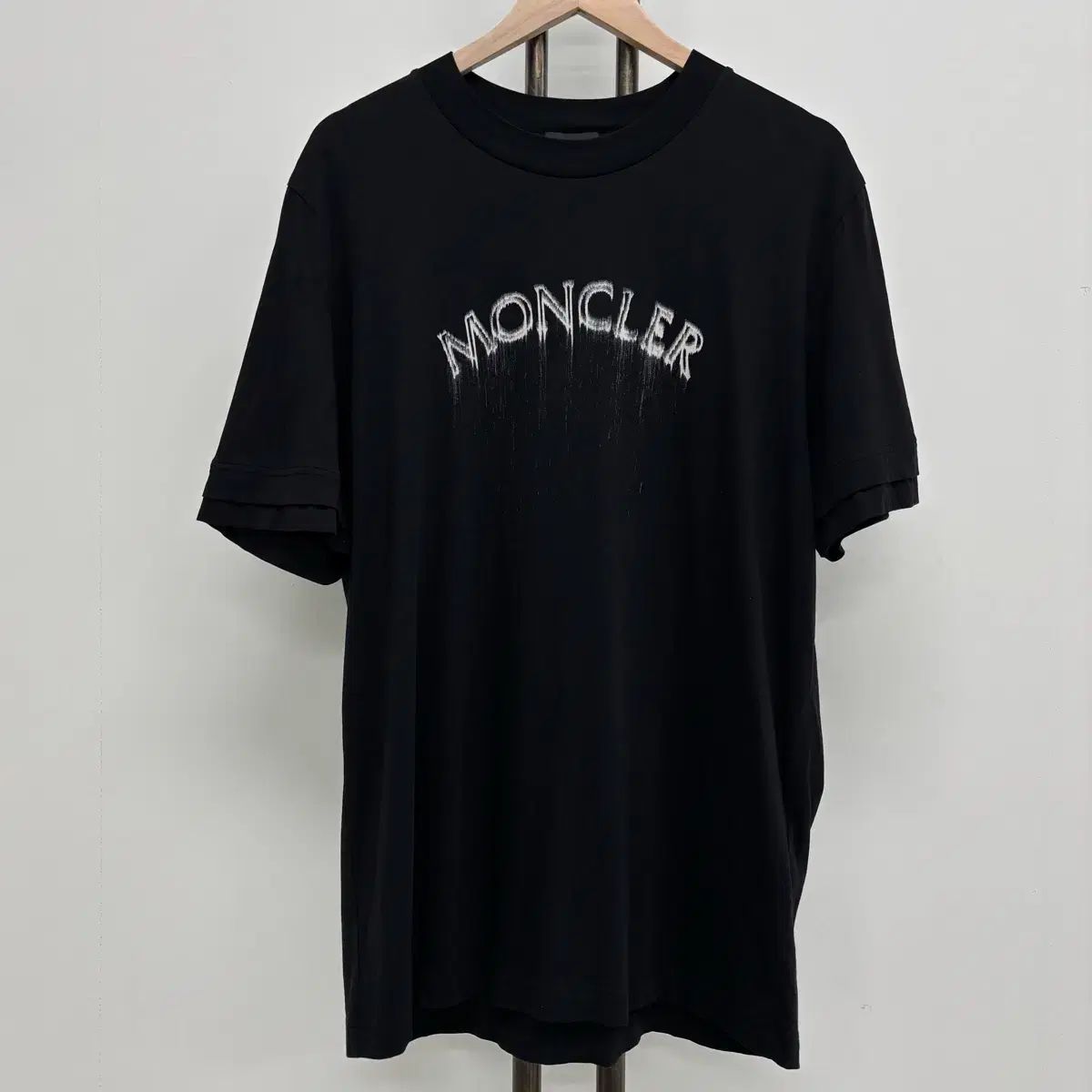 L モンクレール ブラックワッペン 半袖Tシャツ - メルカリ